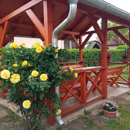Napsugar Apartmanhaz Balatonlelle Exteriör bild