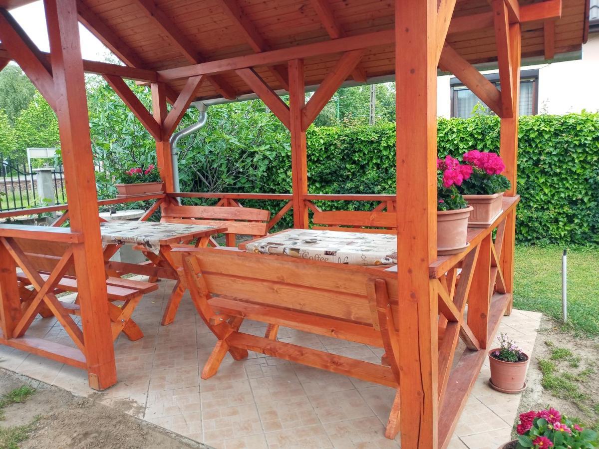 Napsugar Apartmanhaz Balatonlelle Exteriör bild