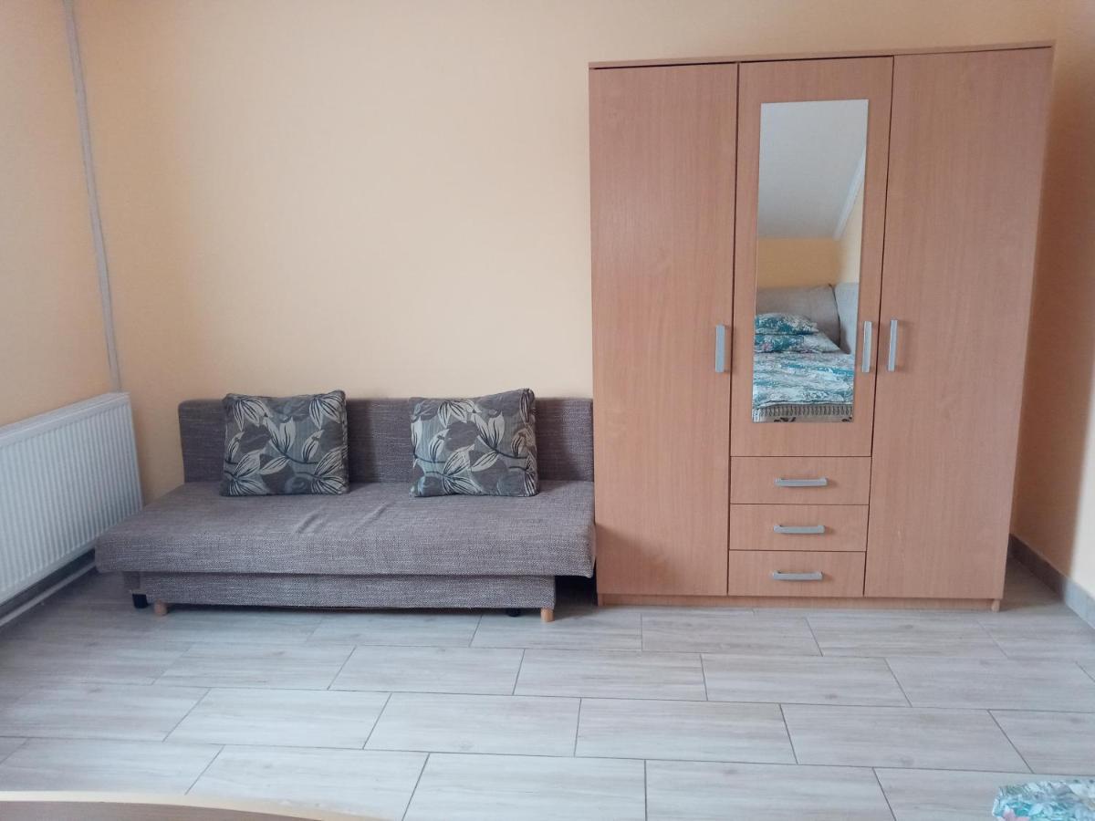 Napsugar Apartmanhaz Balatonlelle Exteriör bild
