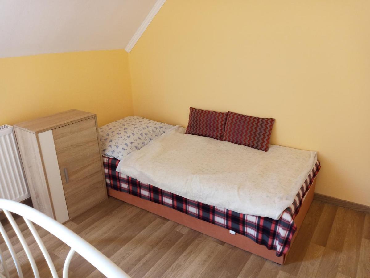 Napsugar Apartmanhaz Balatonlelle Exteriör bild
