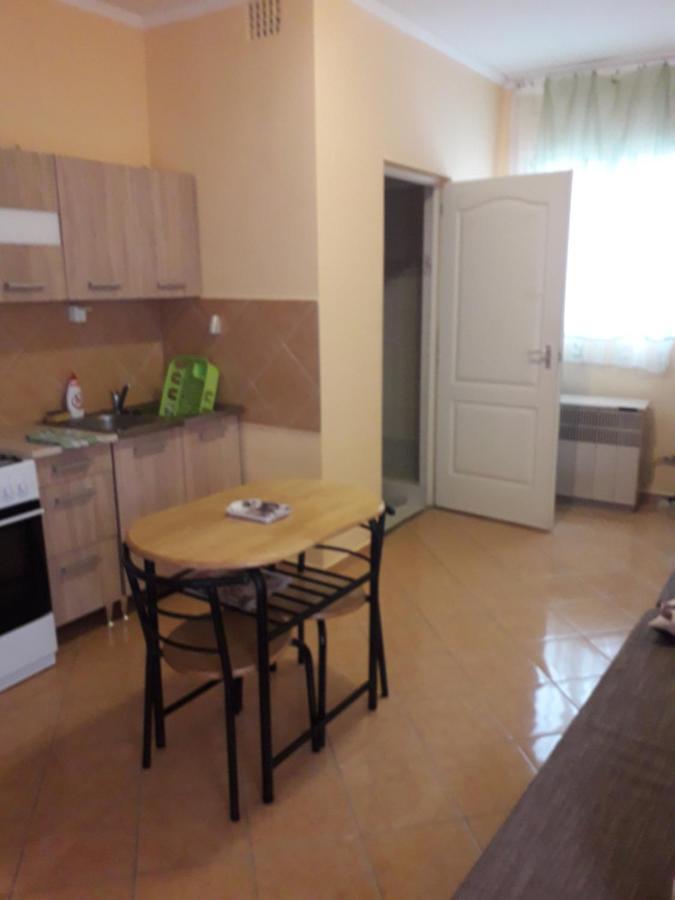 Napsugar Apartmanhaz Balatonlelle Exteriör bild