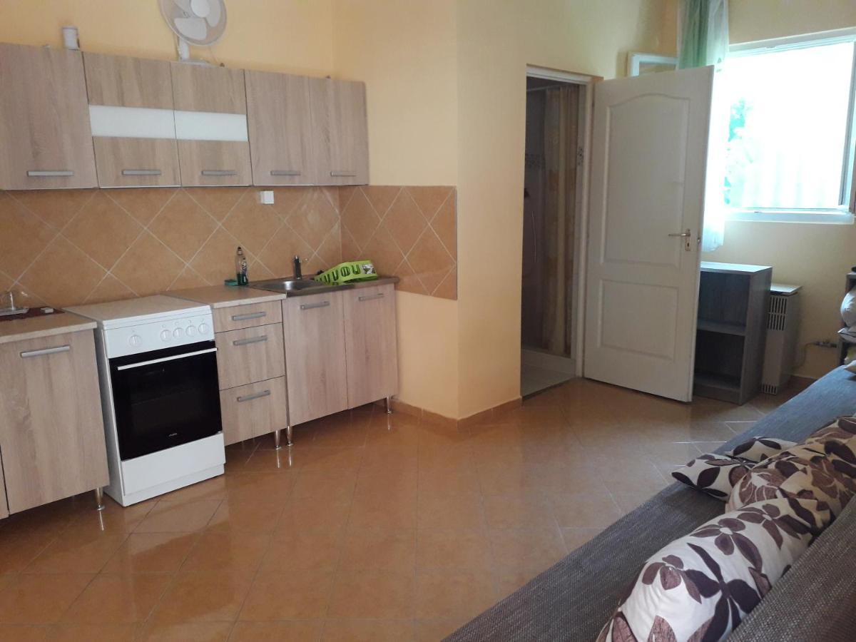 Napsugar Apartmanhaz Balatonlelle Exteriör bild