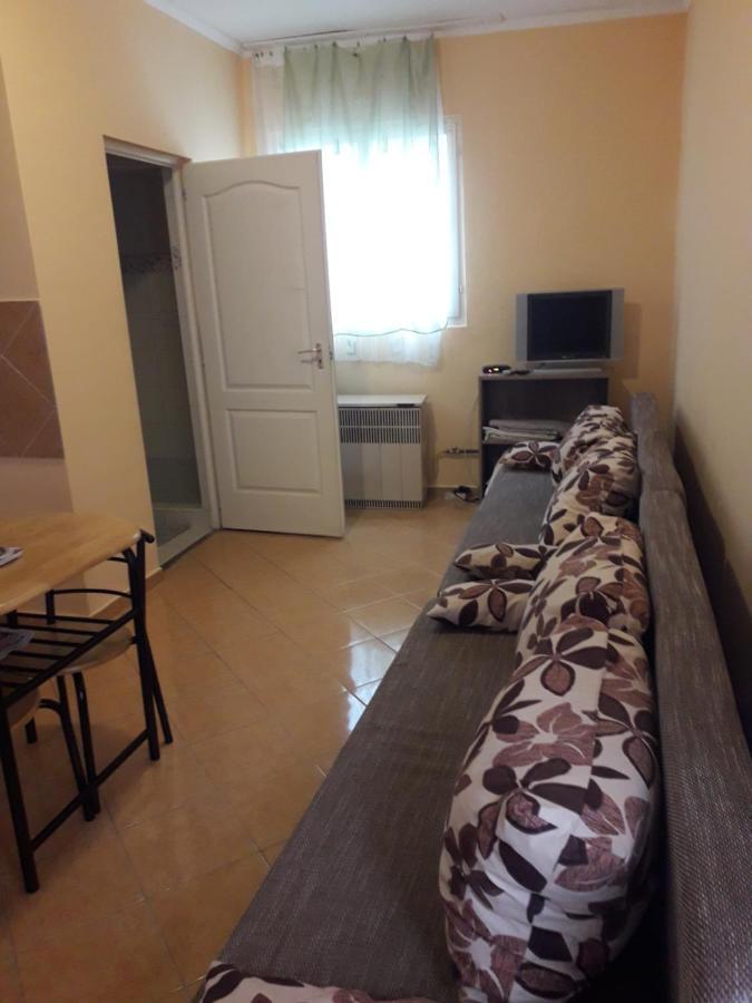 Napsugar Apartmanhaz Balatonlelle Exteriör bild
