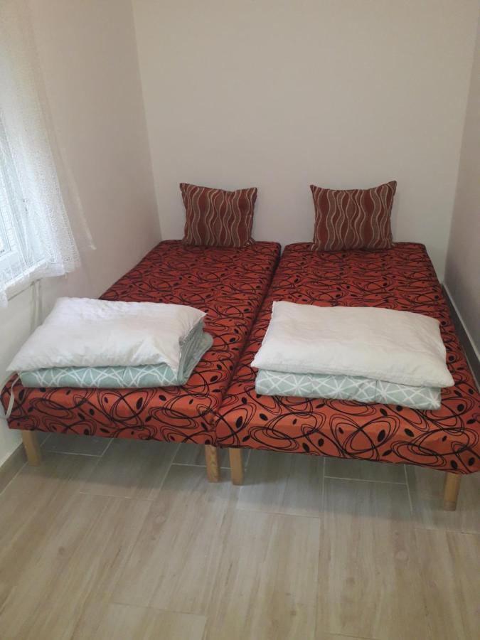 Napsugar Apartmanhaz Balatonlelle Exteriör bild