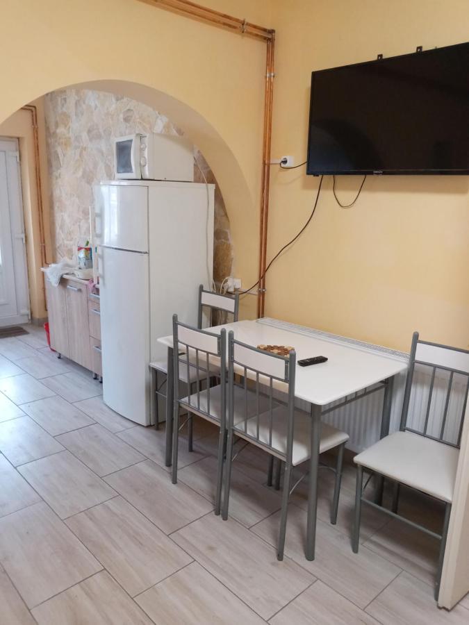 Napsugar Apartmanhaz Balatonlelle Exteriör bild