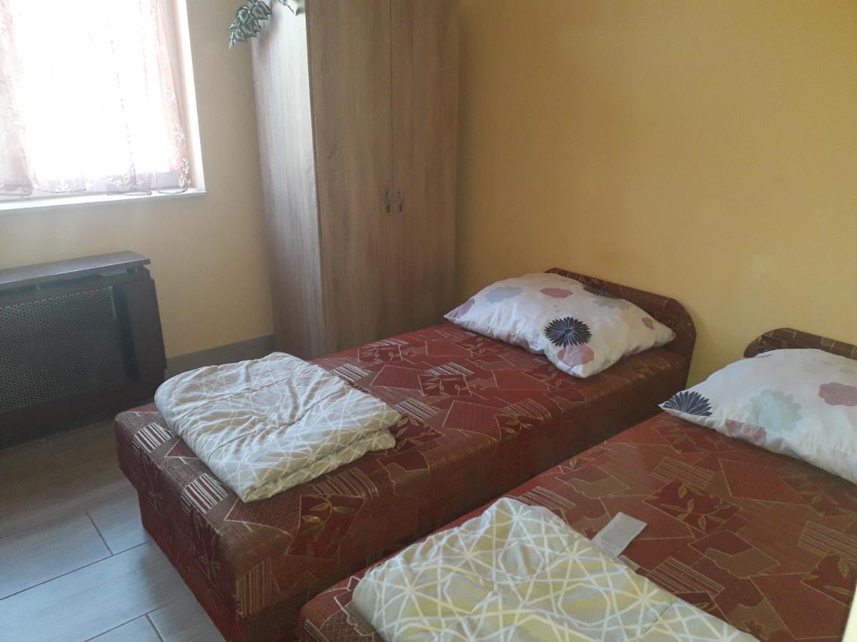 Napsugar Apartmanhaz Balatonlelle Exteriör bild