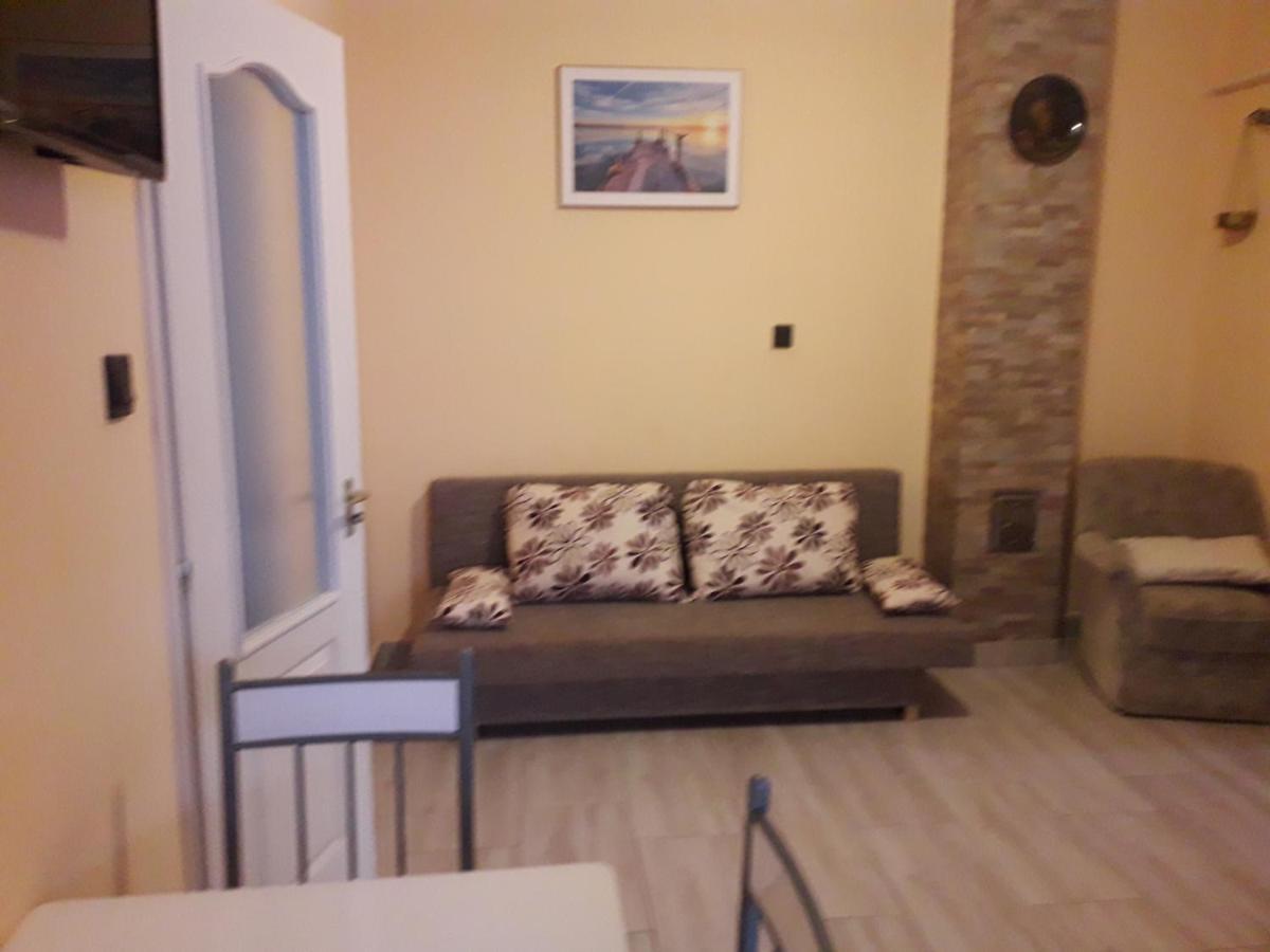 Napsugar Apartmanhaz Balatonlelle Exteriör bild