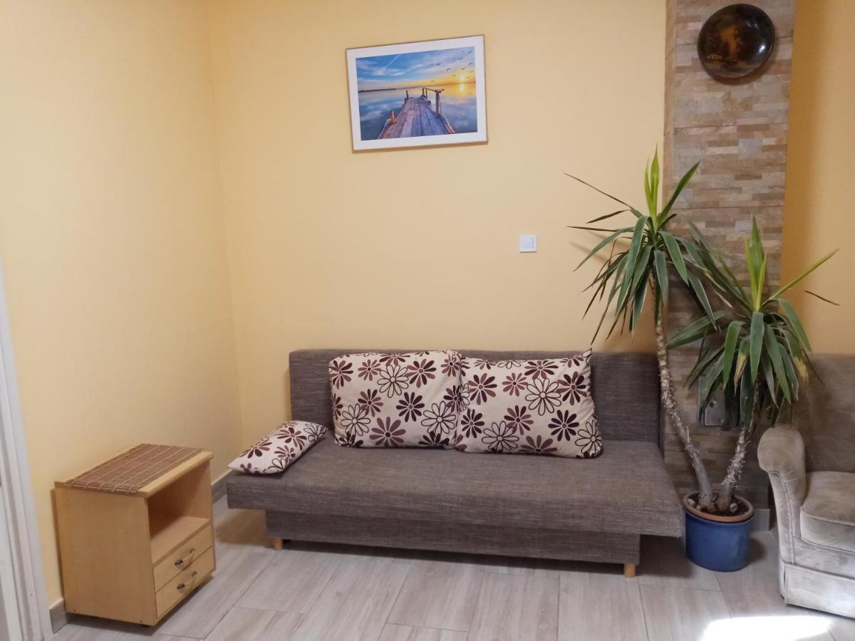 Napsugar Apartmanhaz Balatonlelle Exteriör bild
