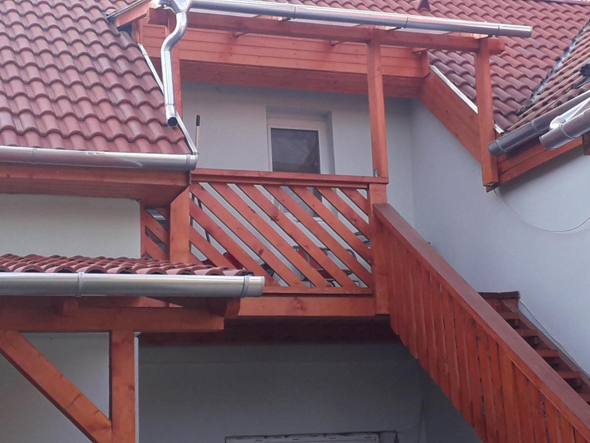 Napsugar Apartmanhaz Balatonlelle Exteriör bild