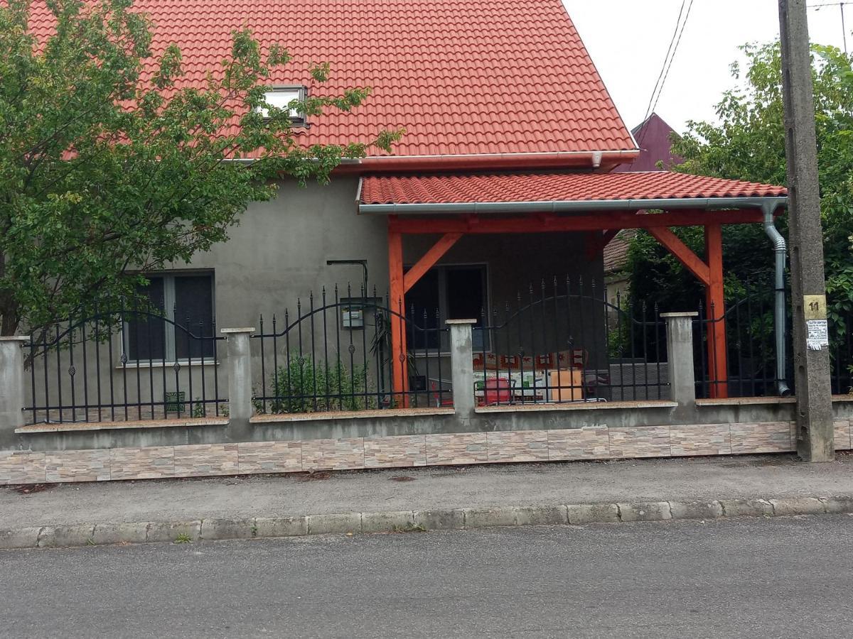 Napsugar Apartmanhaz Balatonlelle Exteriör bild