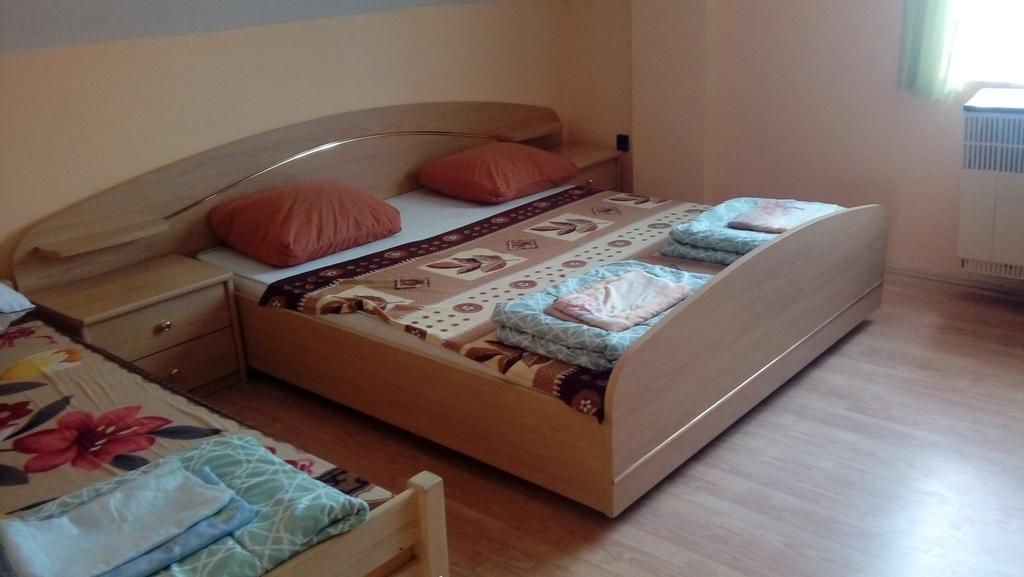 Napsugar Apartmanhaz Balatonlelle Exteriör bild