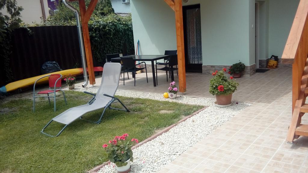Napsugar Apartmanhaz Balatonlelle Exteriör bild