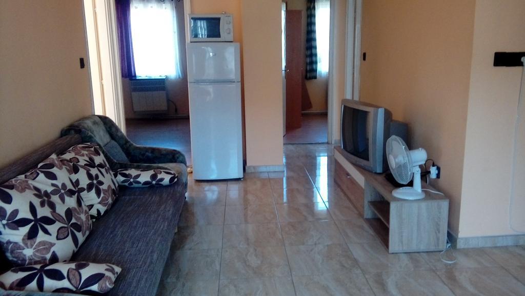 Napsugar Apartmanhaz Balatonlelle Exteriör bild