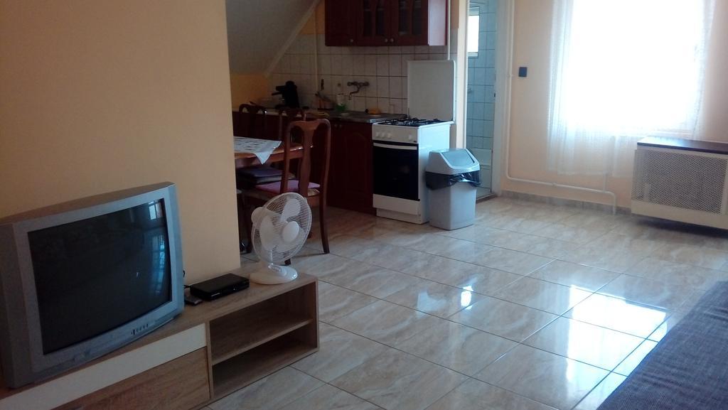 Napsugar Apartmanhaz Balatonlelle Exteriör bild