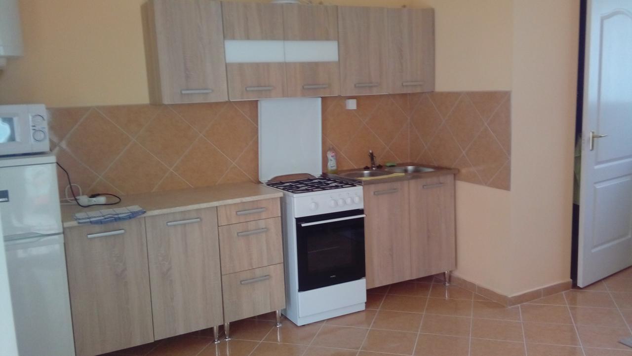 Napsugar Apartmanhaz Balatonlelle Exteriör bild