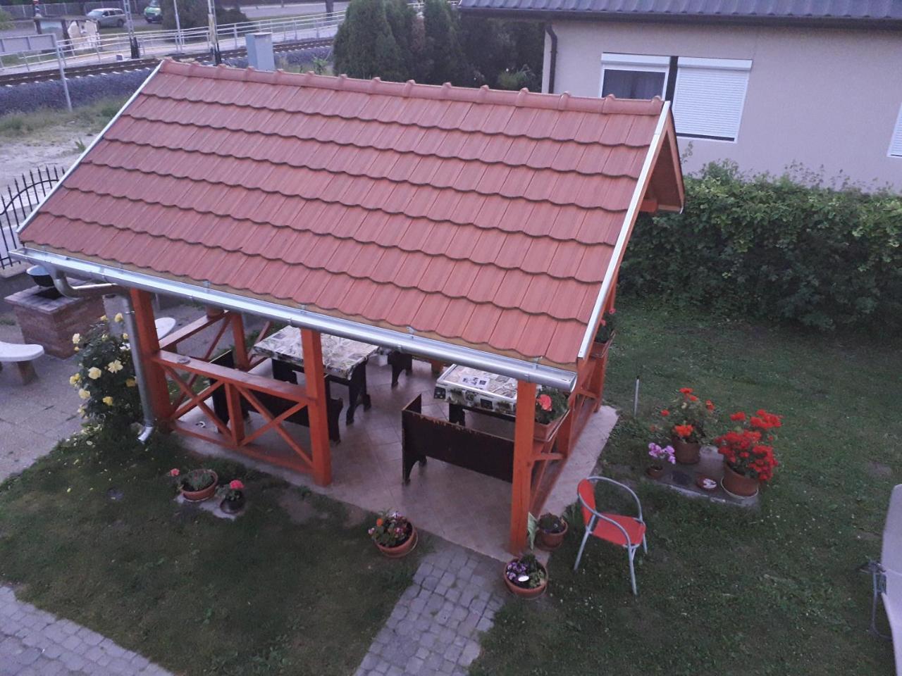 Napsugar Apartmanhaz Balatonlelle Exteriör bild